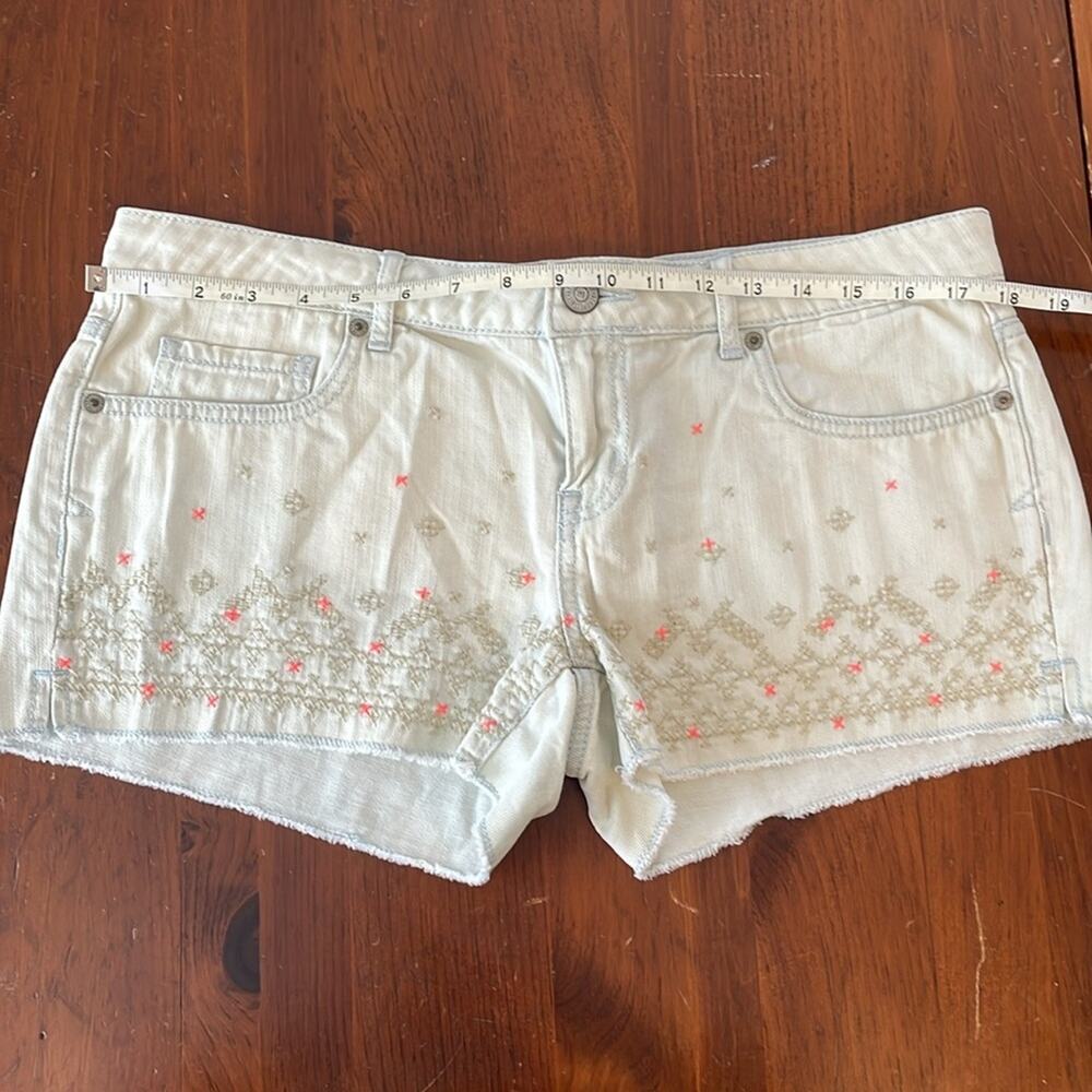 Aeropostale Womens Light Denim Size 10 Shorts Midi X Stitch Design Geometric - Picture 3 of 7